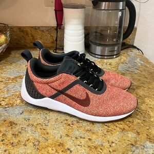 Nike lunaresto 2 SE size 10